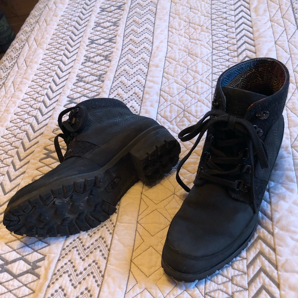North face women’s lace up ankle boot size 8.5